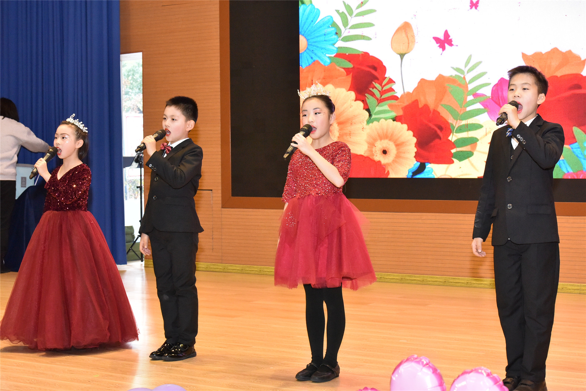 1609402179185103.jpg 主持人.jpg